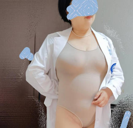 肥女醫生52歲的舅媽像小母豬被我插得高潮亂叫