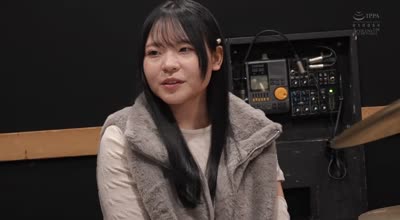 CAWD-826 満足できる男とセックスに巡り會えず男を漁りまくる現役JDドラム美女がうねりとグルーヴを生み出す腰使いで リズミカルにイキ跳ねブッ飛びAVデビュー 出口結絆