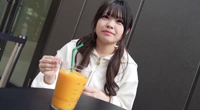 FC2PPV-4578312一名19歲的新人天真爛漫散發著小女孩的氣息